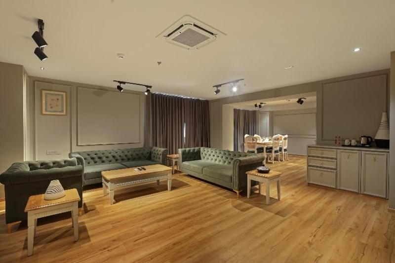 컴포트 트리플 룸, Sunday Hotel Vadodara