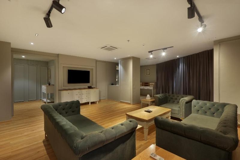 컴포트 트리플 룸, Sunday Hotel Vadodara