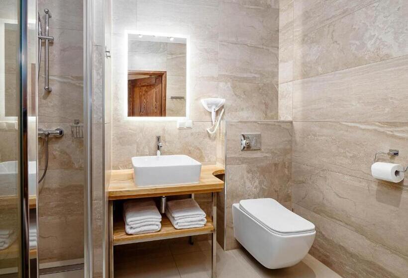 발코니가 있는 4인용 스탠다드 룸, Villa Taternik By Golden Apartments