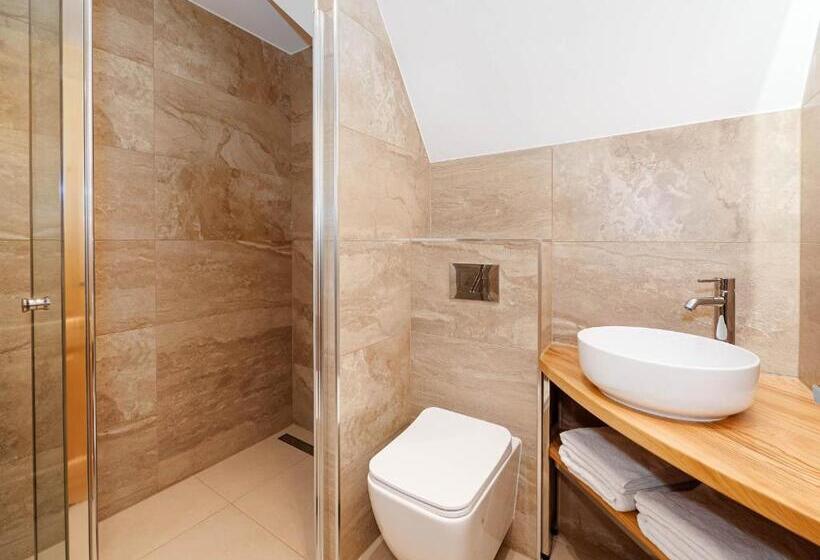 발코니가 있는 4인용 스탠다드 룸, Villa Taternik By Golden Apartments