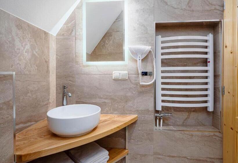 발코니가 있는 4인용 스탠다드 룸, Villa Taternik By Golden Apartments