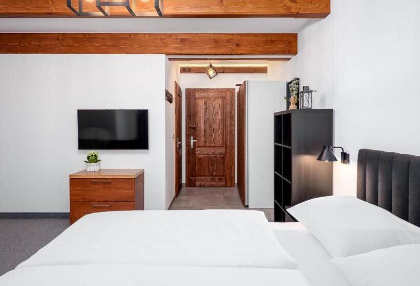 발코니가 있는 4인용 스탠다드 룸, Villa Taternik By Golden Apartments