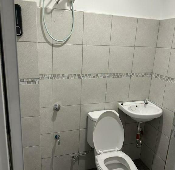 اتاق استاندارد, Aden