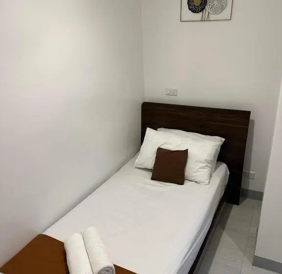 اتاق اکونومی یک تخته, Aden