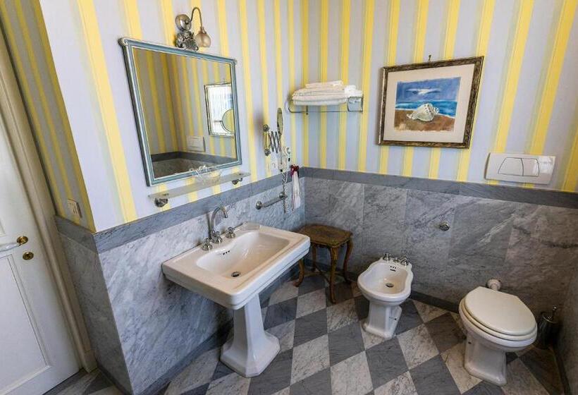 غرفة قياسية مطلّة علي البحر, Dimora Villa Ricci