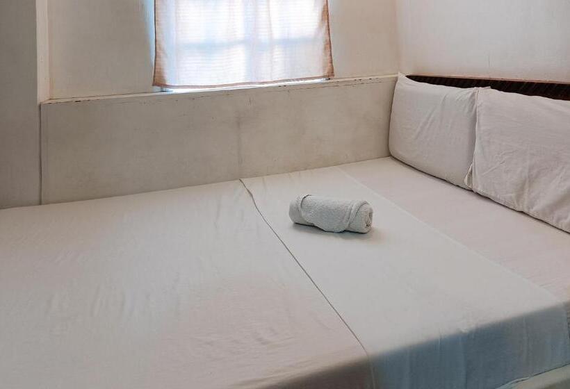 اتاق استاندارد یک نفره, Elinas And Restaurant