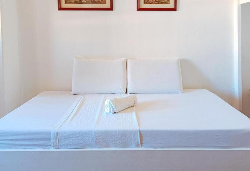 اتاق خانوادگی, Elinas And Restaurant