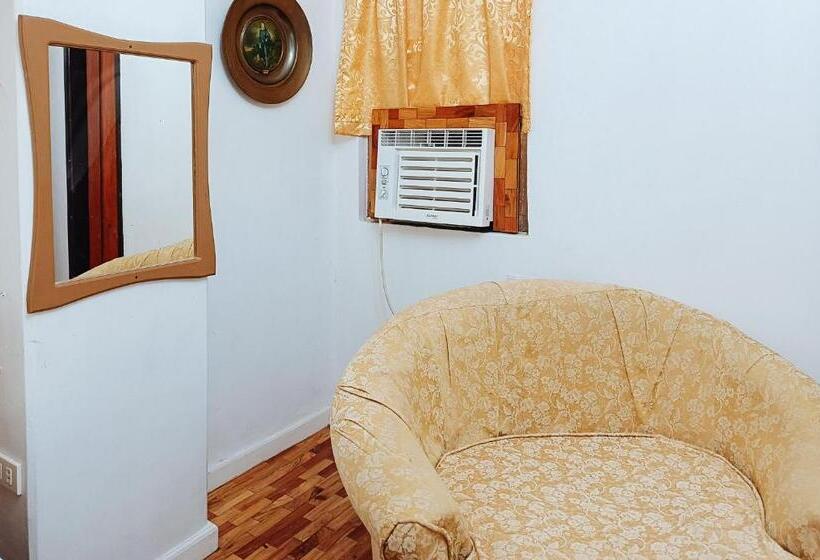 سوییت, Elinas And Restaurant