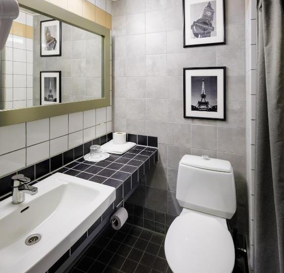 베이직 3인 룸, Li Leikari