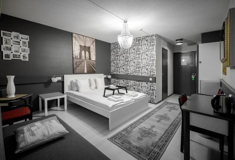 디럭스 룸, Li Leikari