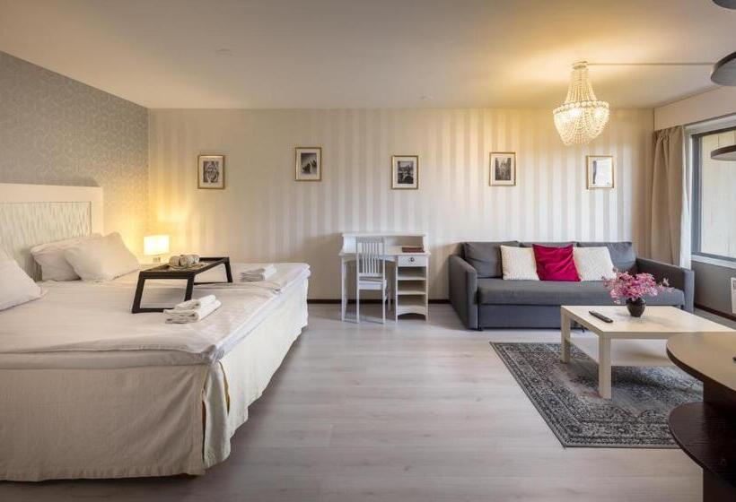 발코니가 있는 스위트, Li Leikari