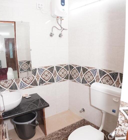 Quarto Deluxe, Shri Govindam