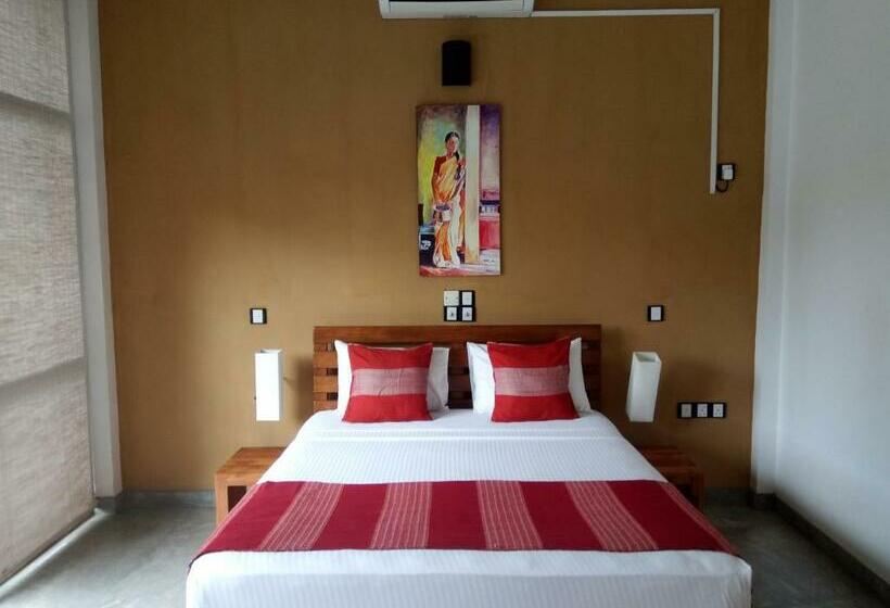 Standardrum Poolutsikt, Saffron Fields