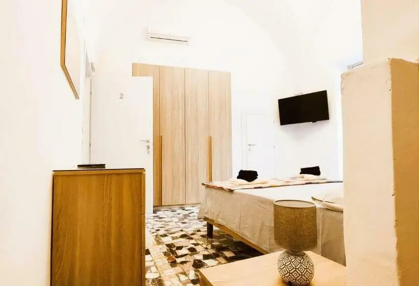スタンダードルーム, Templari Suite B&b Mesagne
