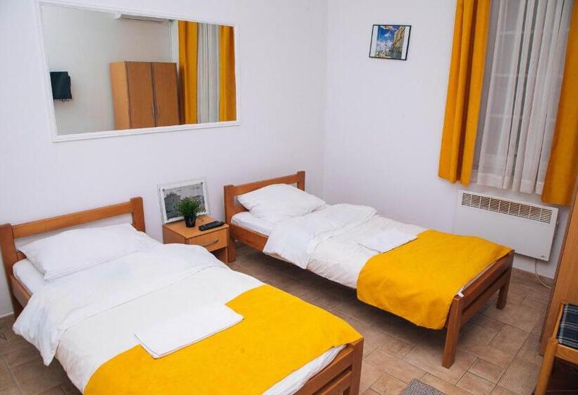 اتاق اکونومی, Domaćinska Kuća Banja Luka