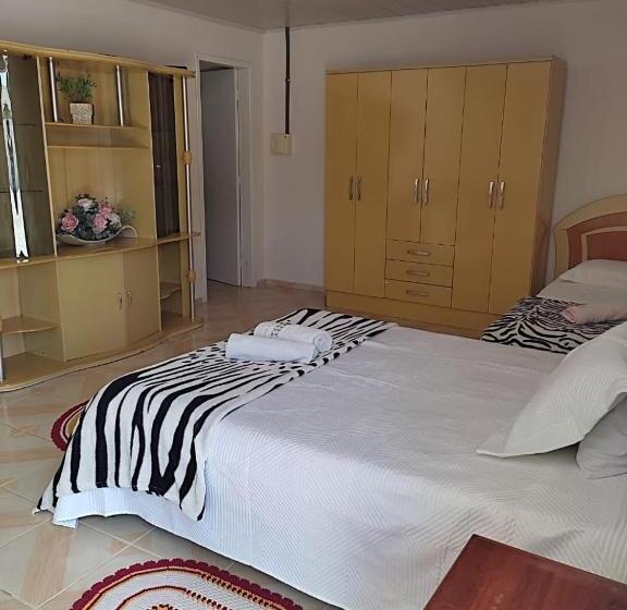 Comfort Kolmen Hengen Huone, Pensionato Fernanda