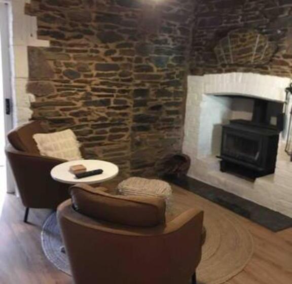 キングサイズベッドのスタンダードルーム, Randell Cottage Adelaide Hills Cosy Rustic Hideaway