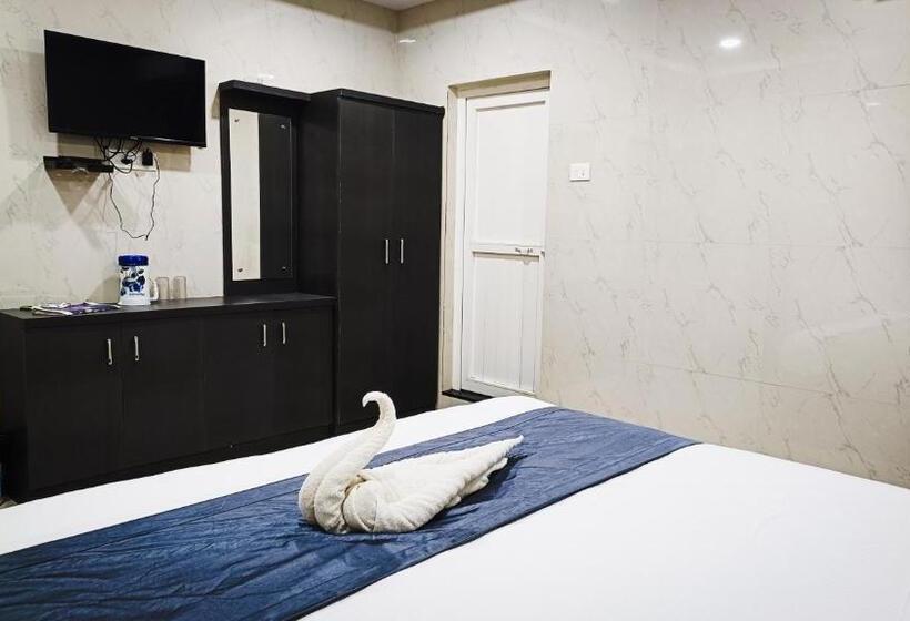 חדר דלוקס לשלושה, Divine Rameshwaram