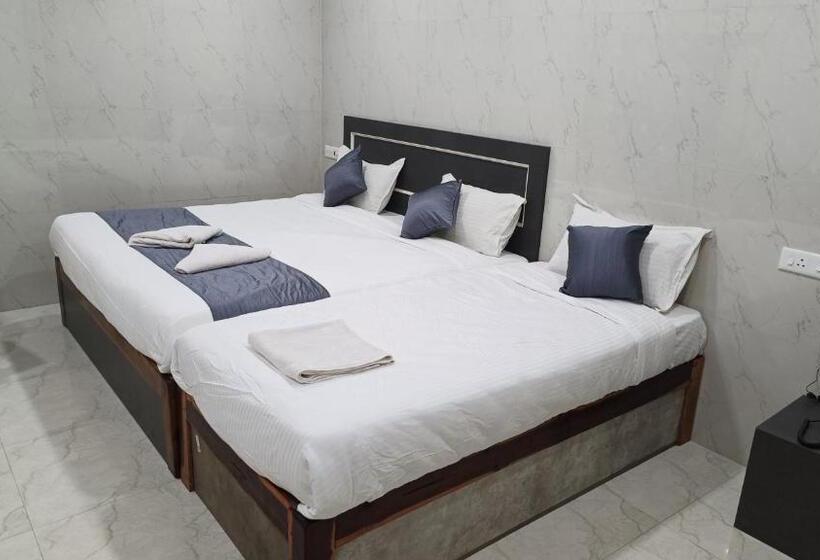 חדר דלוקס לשלושה, Divine Rameshwaram