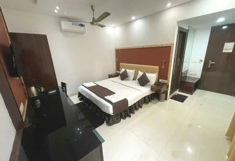 Quarto standart com varanda, Goa Continental Baga