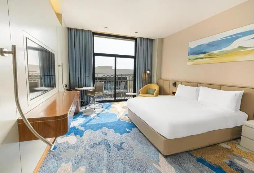 キングサイズベッドのスタンダードルーム, Holiday Inn Riyadh The Business District, An Ihg