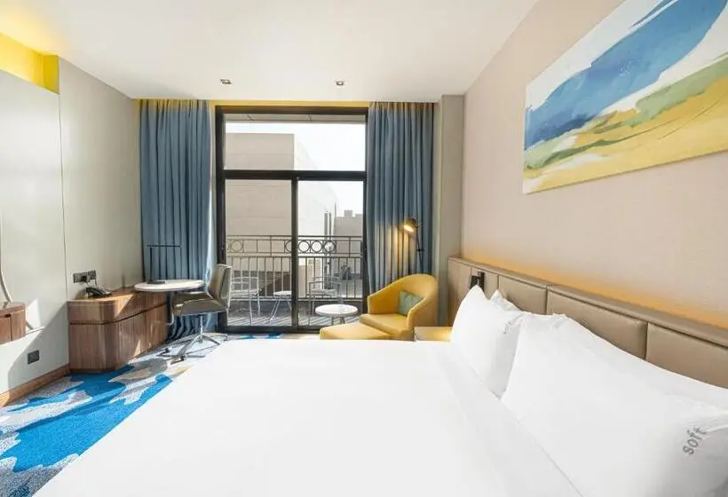 キングサイズベッドのスタンダードルーム, Holiday Inn Riyadh The Business District, An Ihg