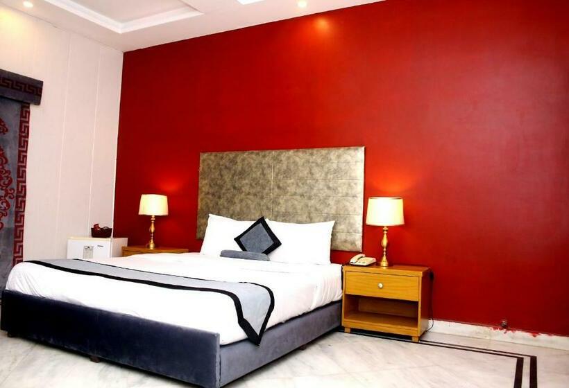 اتاق سوپریور با تخت بزرگ, Premier Inn Mall Lahore