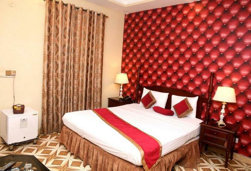 اتاق سوپریور با تخت بزرگ, Premier Inn Mall Lahore