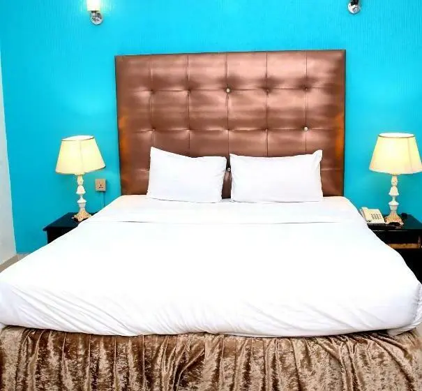 اتاق سوپریور با تخت بزرگ, Premier Inn Mall Lahore