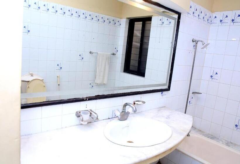 اتاق اجرایی سه نفره, Premier Inn Mall Lahore