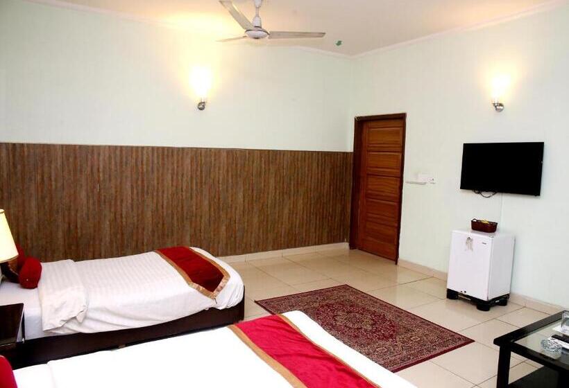 اتاق اجرایی سه نفره, Premier Inn Mall Lahore
