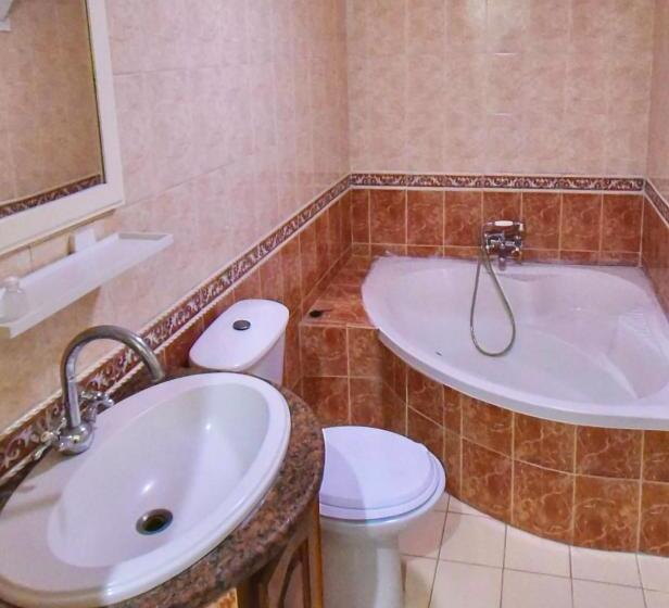 اتاق استاندارد سه نفره, Dar Ali