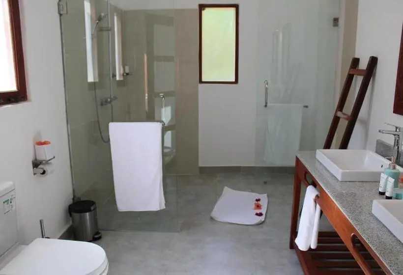 اتاق لوکس با چشم‌انداز دریا, Kivuli Beach Resort Paje