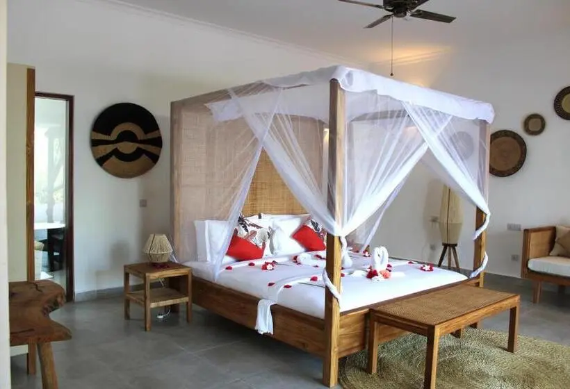 ویلای یک اتاق خوابه با استخر شنا, Kivuli Beach Resort Paje