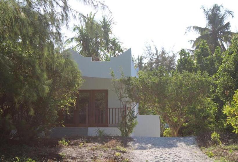 بنجلو قياسى مطلّ علي الحديقة, Kivuli Beach Resort Paje