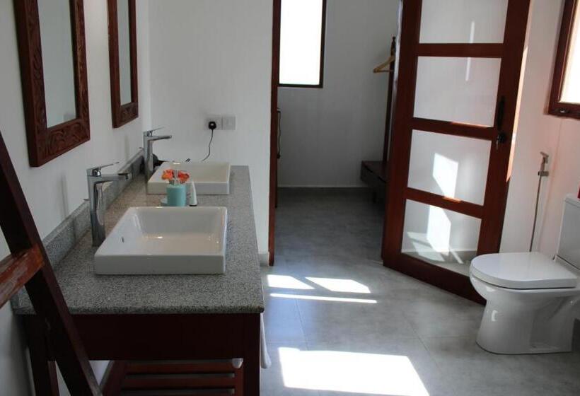 بنجلو قياسى مطلّ علي الحديقة, Kivuli Beach Resort Paje