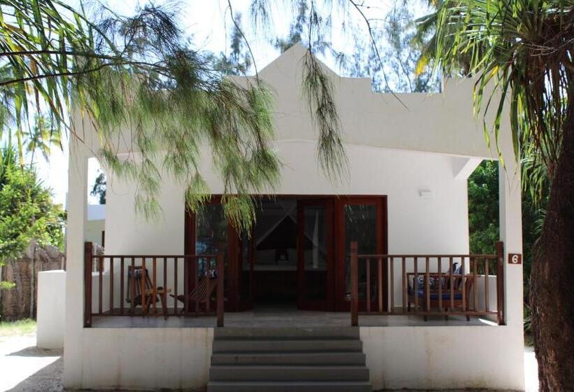스탠다드 방갈로 정원 전망, Kivuli Beach Resort Paje