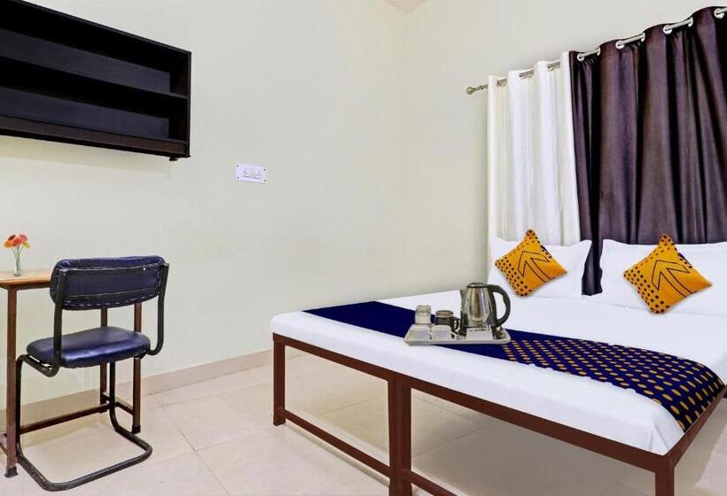 חדר קלאסי לשלושה, Spot On Ganga Pg And Home Stay