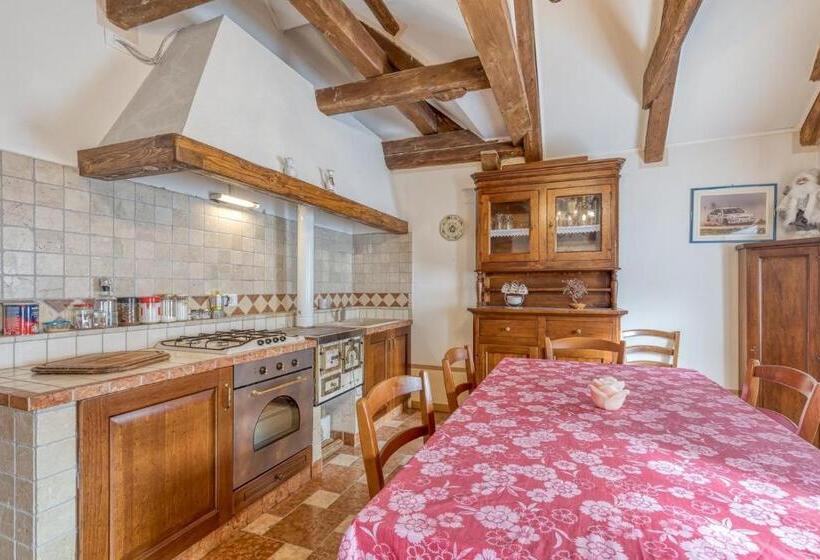 آپارتمان 1 خوابه با چشم‌انداز, Country House Viktor