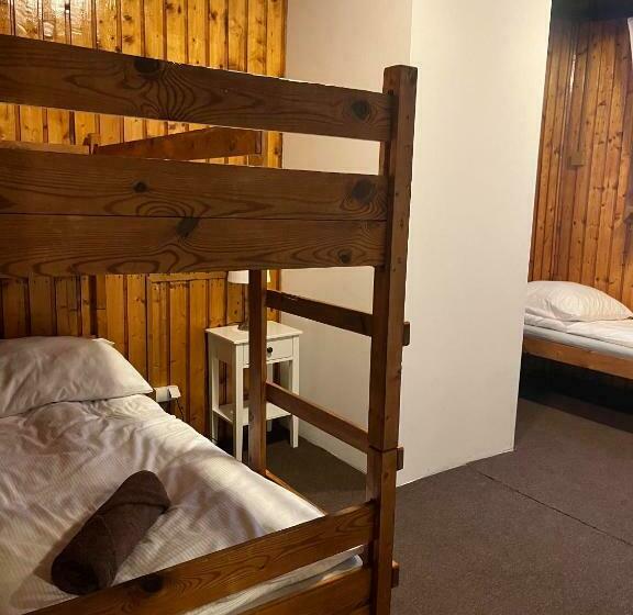 اتاق استاندارد سه نفره, Schronisko Gościniec Równica