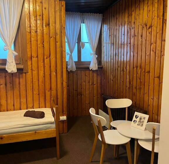 اتاق استاندارد سه نفره, Schronisko Gościniec Równica