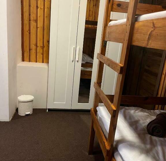 Habitación Triple Estándar, Schronisko Gościniec Równica