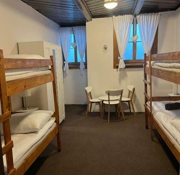 Habitación Cuádruple Estándar, Schronisko Gościniec Równica