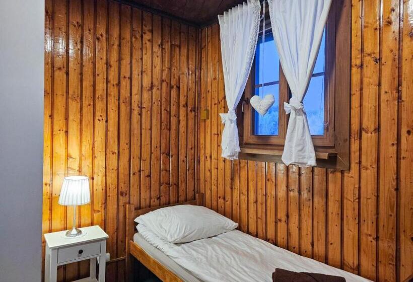 اتاق استاندارد سه نفره, Schronisko Gościniec Równica