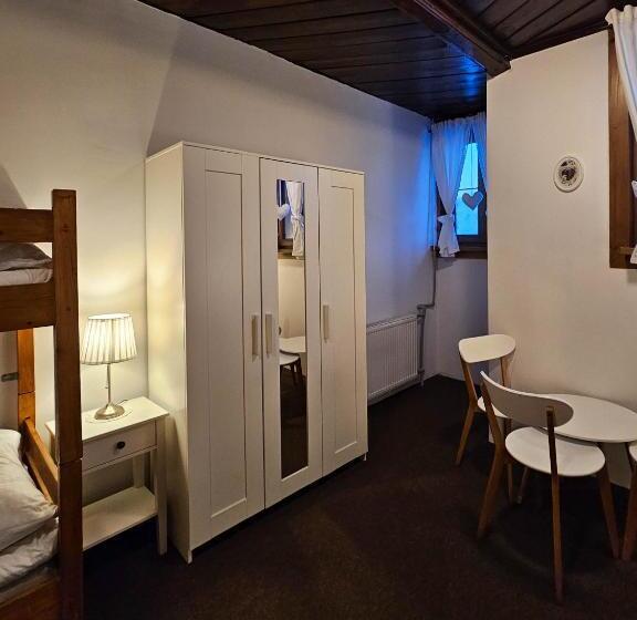 اتاق استاندارد چهار تخته, Schronisko Gościniec Równica