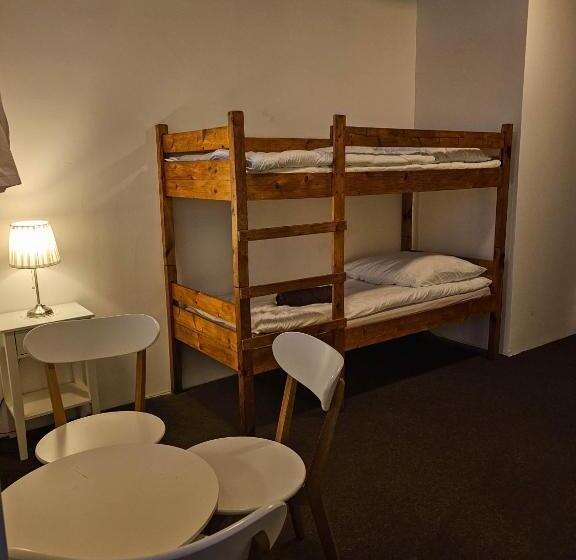 Habitación Cuádruple Estándar, Schronisko Gościniec Równica