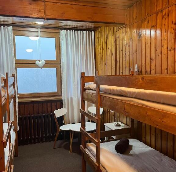 Habitación Cuádruple Estándar, Schronisko Gościniec Równica
