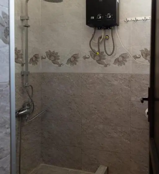 اتاق اکونومی, Wine House