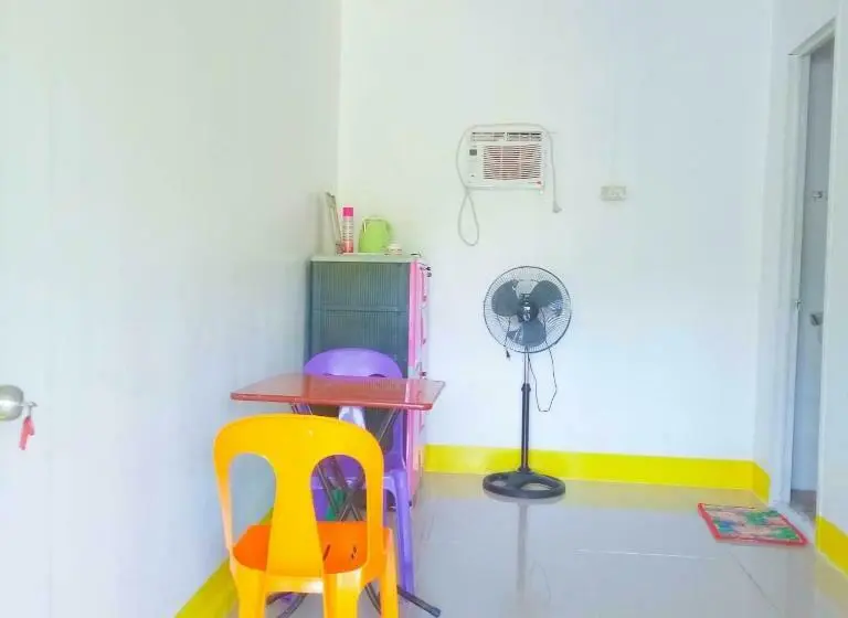 Economy-huone, Scott Camotes Beach House