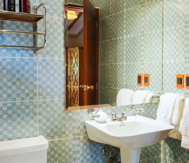 デラックスルーム, Uzhupud Garden Hotel & Lodge
